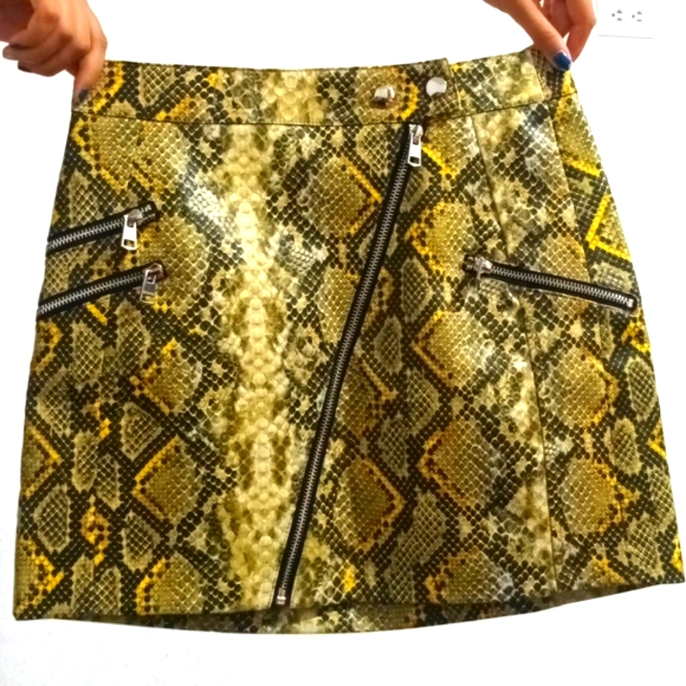 NEW Bershka Mini Skirt. Cool Animal Print. Pteloved Never Worned